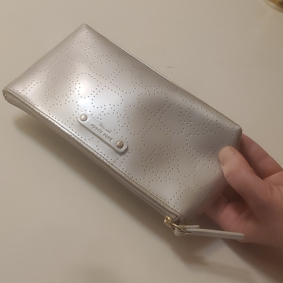 Kate Spade Little Shiloh Metro Spade Case. - Picture 12 of 13